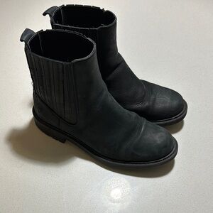 Women’s Classic Black Chelsea Boots with Elastic Side Panels